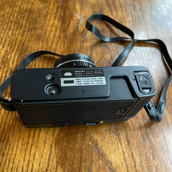 Konica C35 Film Camera - Picture 6 of 8